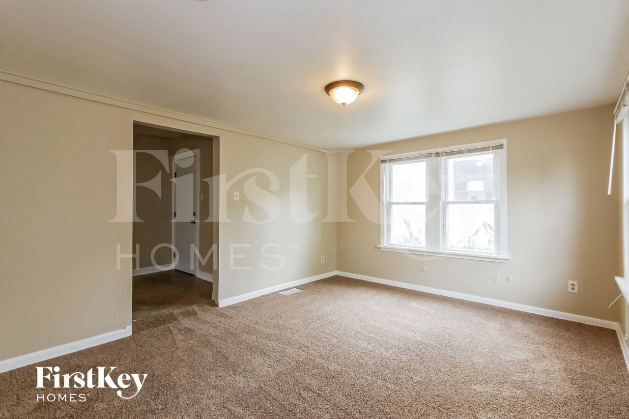 519 S Elmwood Ave - Photo 5 of 15