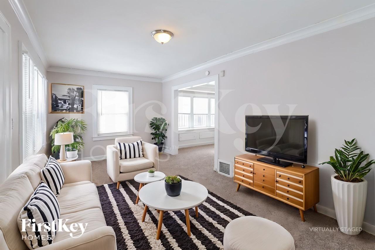 5004 Michigan Ave - Photo 5 of 19