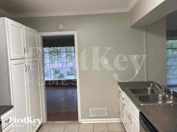 441 Pinellas St - Photo 5 of 10