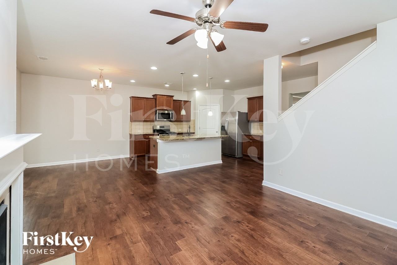 404 Silverwood Dr - Photo 4 of 16