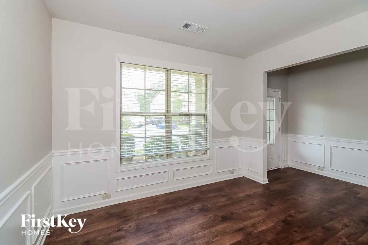 404 Silverwood Dr - Photo 5 of 16