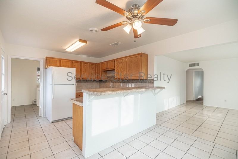 3034 W Lawrence Ln - Photo 5 of 25