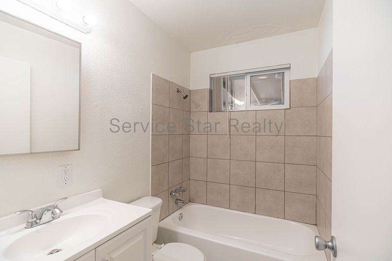 3034 W Lawrence Ln - Photo 7 of 25