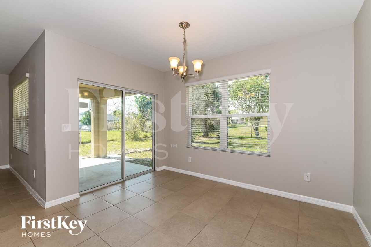 2702 Sw 9th Pl - Photo 5 of 16