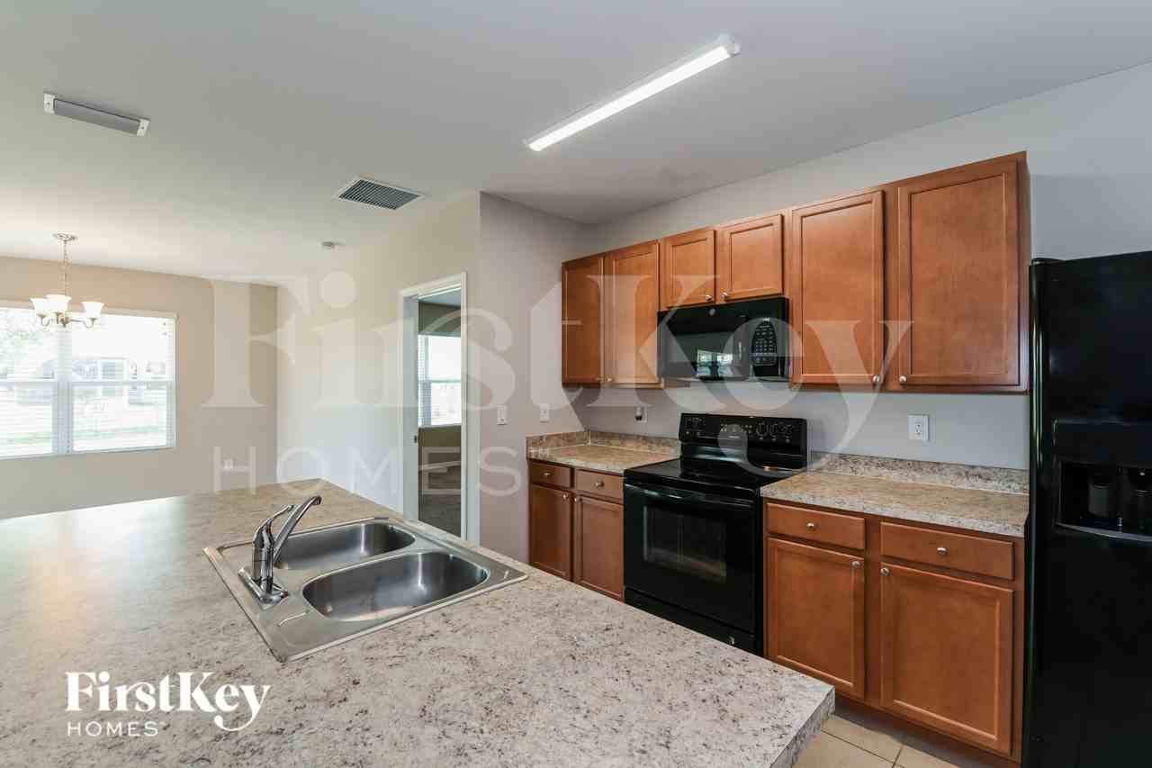 2702 Sw 9th Pl - Photo 6 of 16