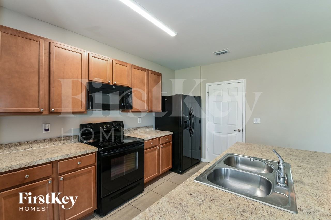 2702 Sw 9th Pl - Photo 7 of 16