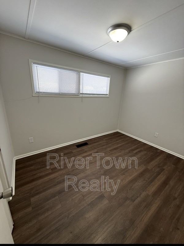 451 Mineral Rd - Photo 5 of 11