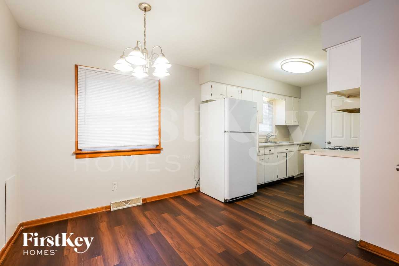 18523 Oak Ave - Photo 4 of 16