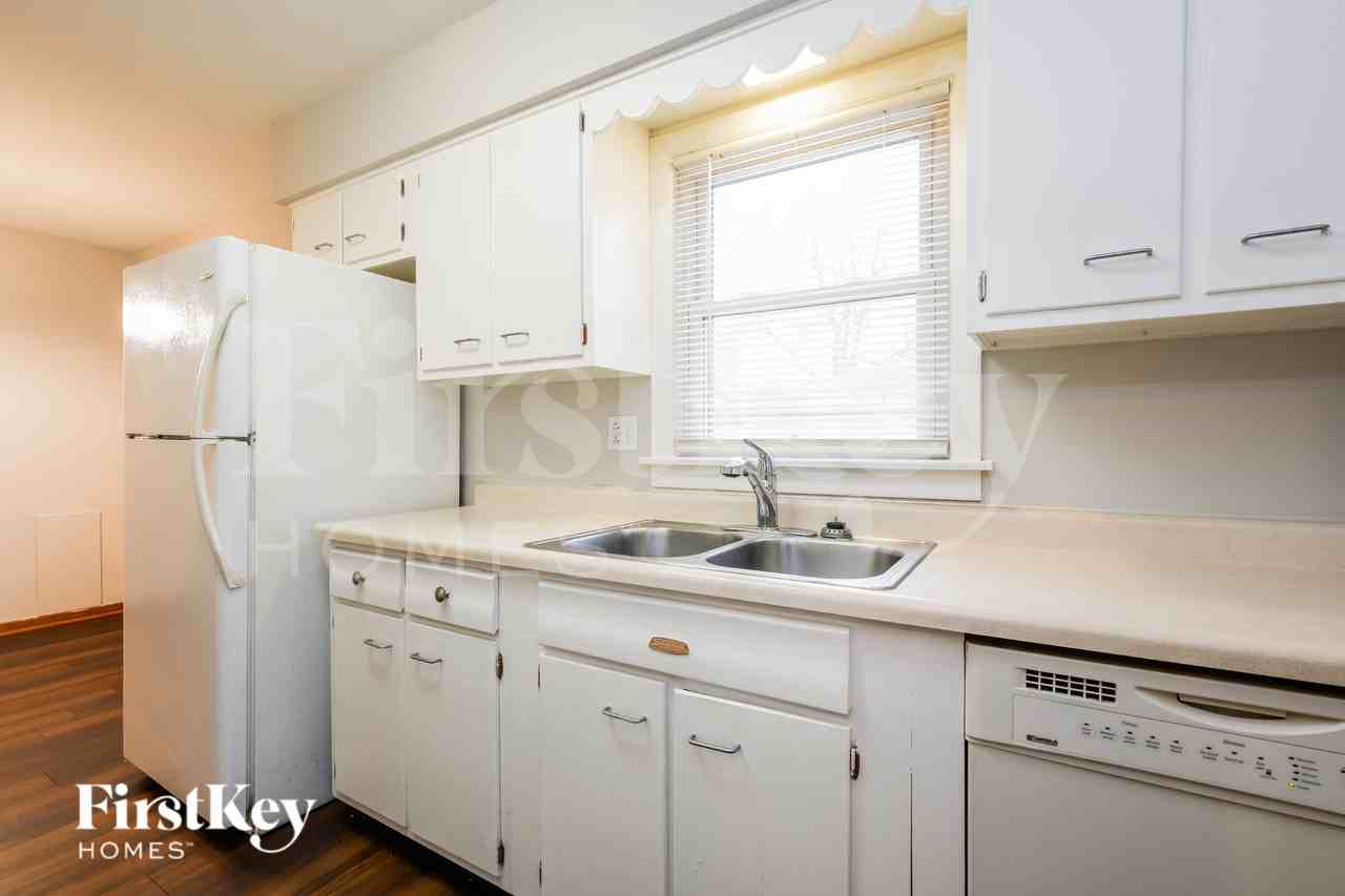 18523 Oak Ave - Photo 5 of 16