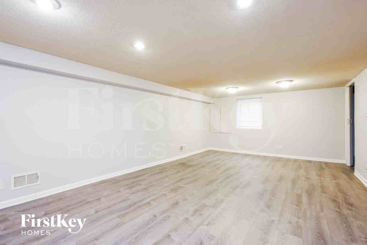 18523 Oak Ave - Photo 7 of 16