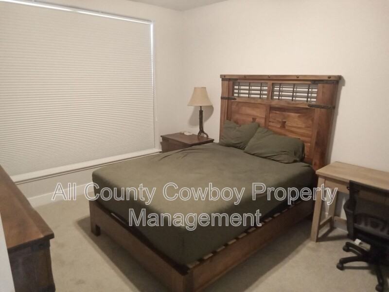 2325 E Grand Ave #B3 - Photo 4 of 13