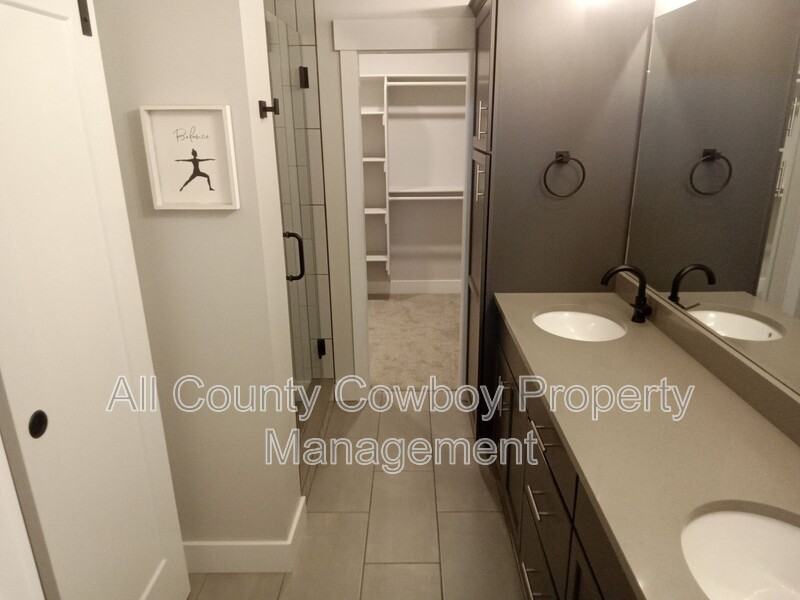 2325 E Grand Ave #B3 - Photo 6 of 13