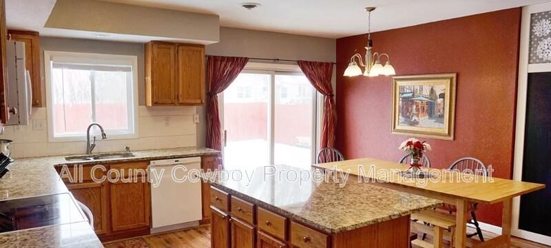 1915 E Custer St - Photo 2 of 20