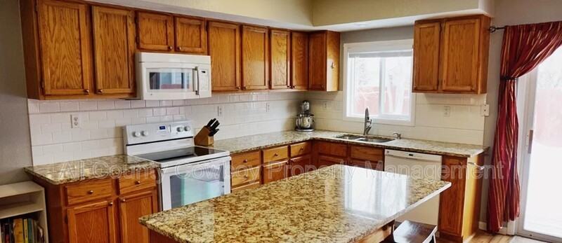 1915 E Custer St - Photo 3 of 20