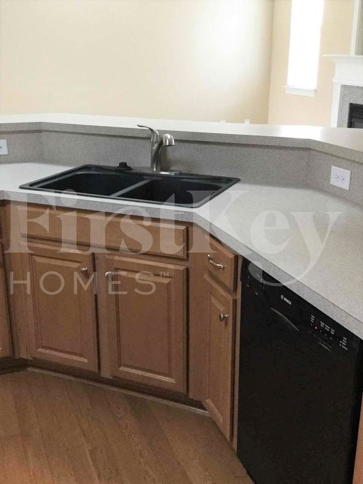 1504 Aries Ln - Photo 6 of 33