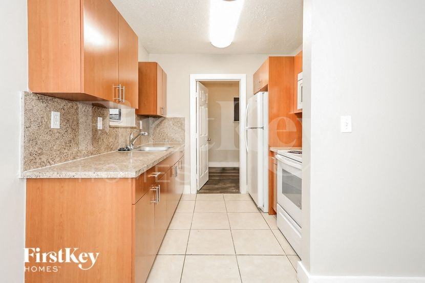 14830 Swavenue - Photo 6 of 15