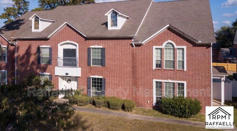 6 Fernwood Dr #C - Photo 3 of 27