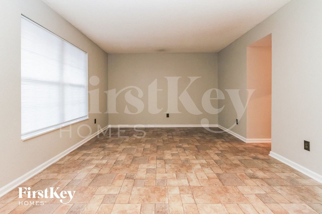 1164 Chestnut Ln - Photo 2 of 15