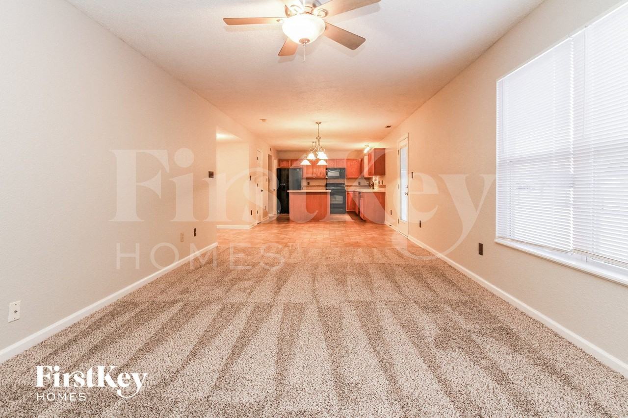 1164 Chestnut Ln - Photo 5 of 15