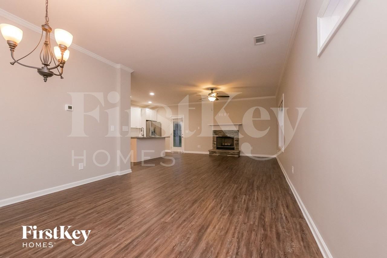 107 Preserve Dr - Photo 2 of 15