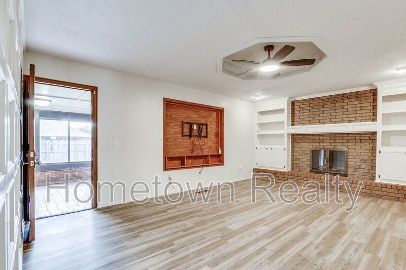 13308 Marsh Ln - Photo 7 of 50