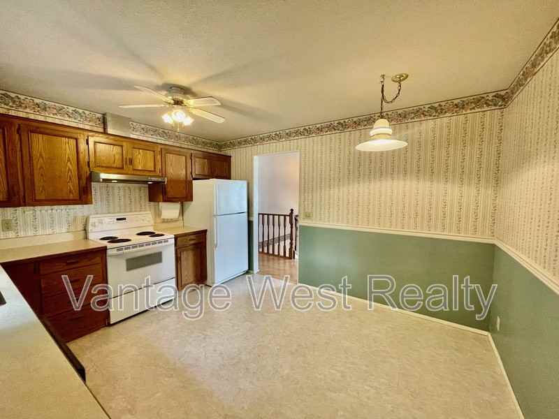 651 Hardie Crt - Photo 6 of 32