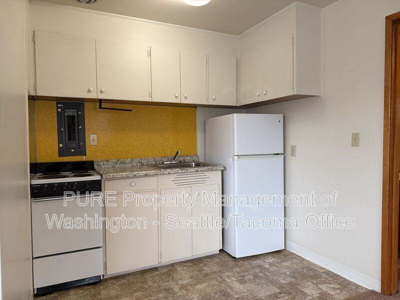 2356 Alki Ave Sw - Photo 3 of 19