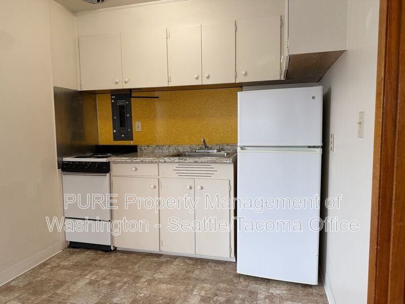 2356 Alki Ave Sw - Photo 4 of 19