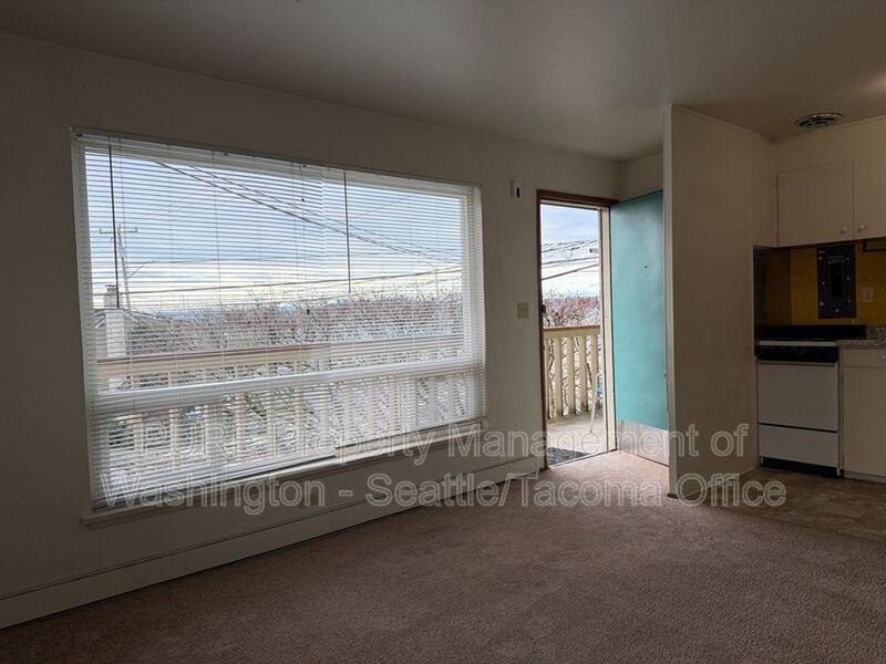 2356 Alki Ave Sw - Photo 5 of 19