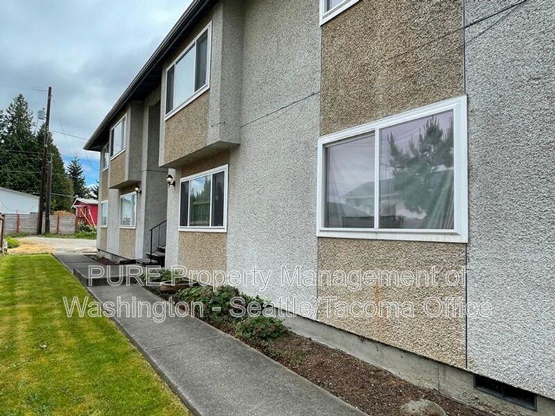 9816 20th Ave Sw #202 - Photo 2 of 11