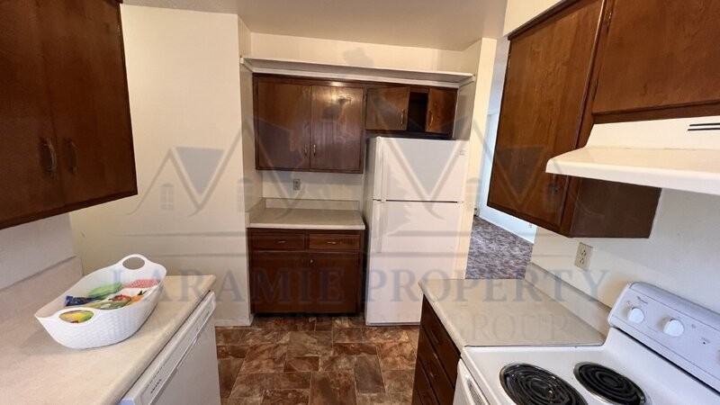 710 Downey St #19 - Photo 3 of 10