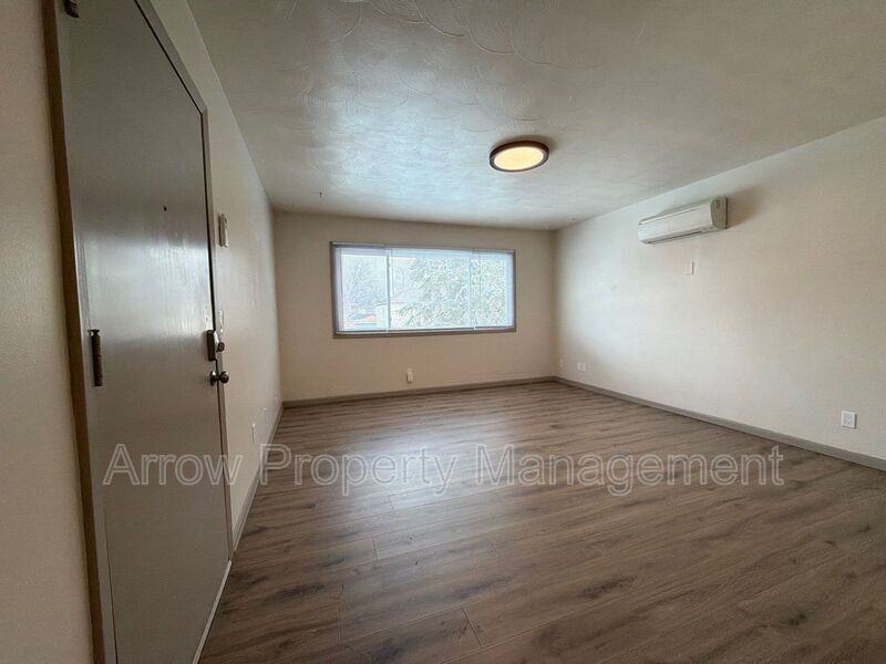 1025 C St - Photo 3 of 9