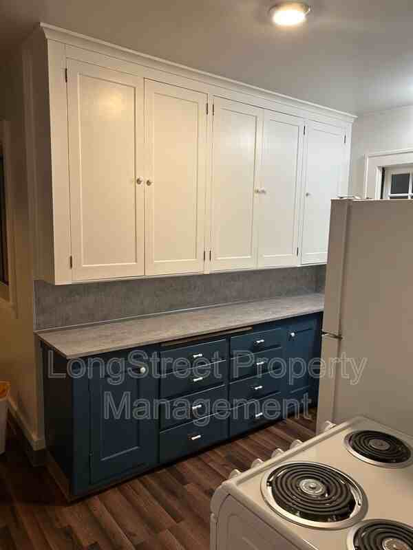 1905 Se 27th Ave - Photo 3 of 17