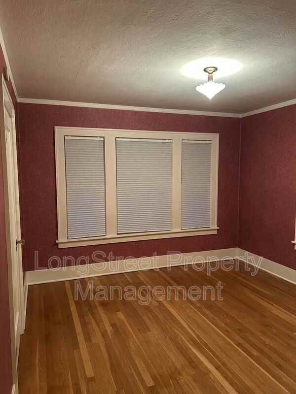 1905 Se 27th Ave - Photo 7 of 17