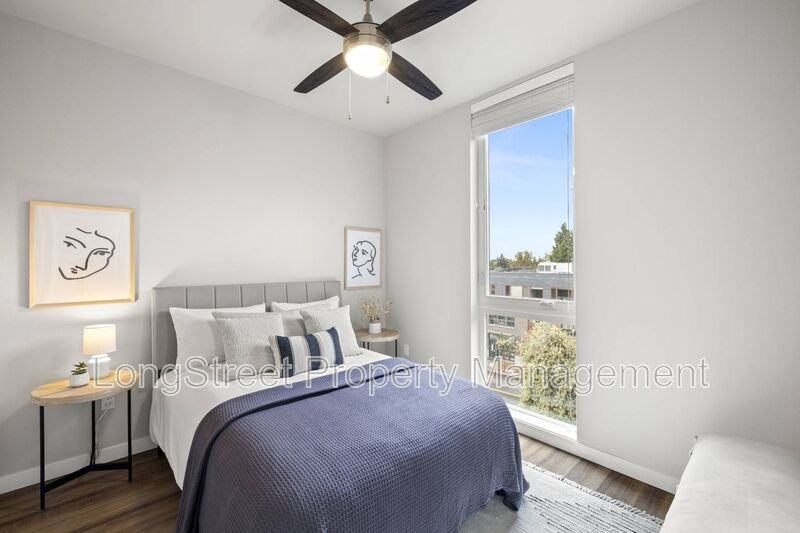 4064 N Mississippi Ave #301 - Photo 5 of 13