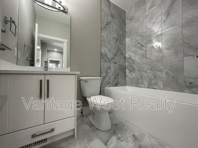 700 Coopland Cres - Photo 7 of 9