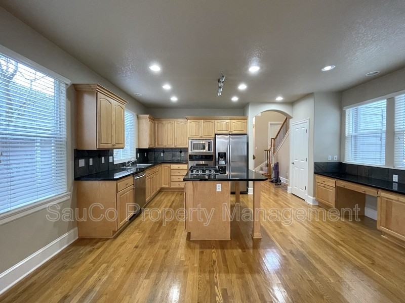 12766 Nw Bayonne Ln - Photo 4 of 32