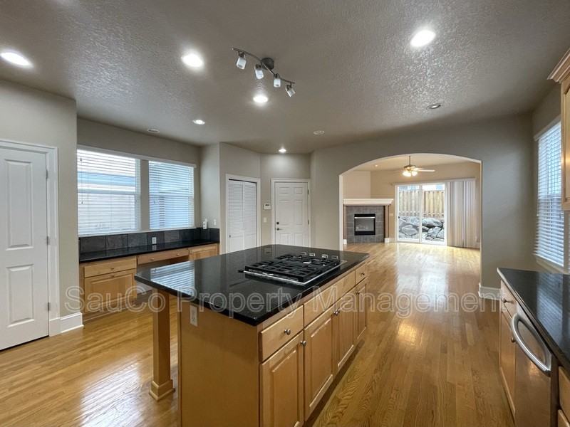 12766 Nw Bayonne Ln - Photo 7 of 32