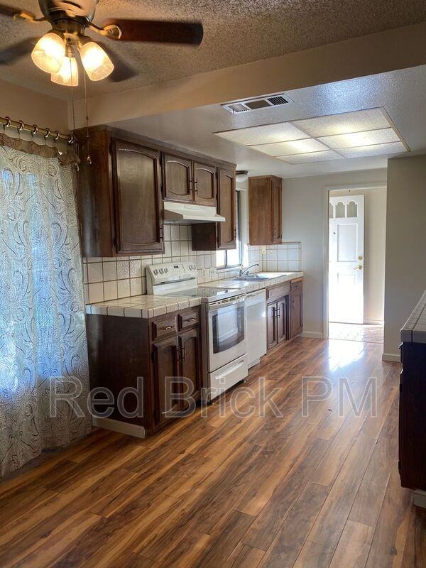 2998 Sequoia Dr - Photo 3 of 14