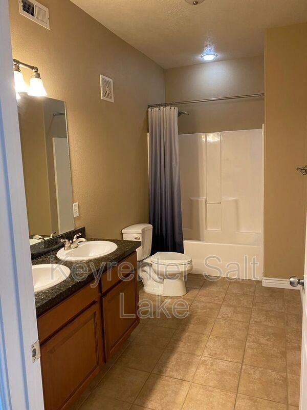 1174 E St #414 - Photo 5 of 10