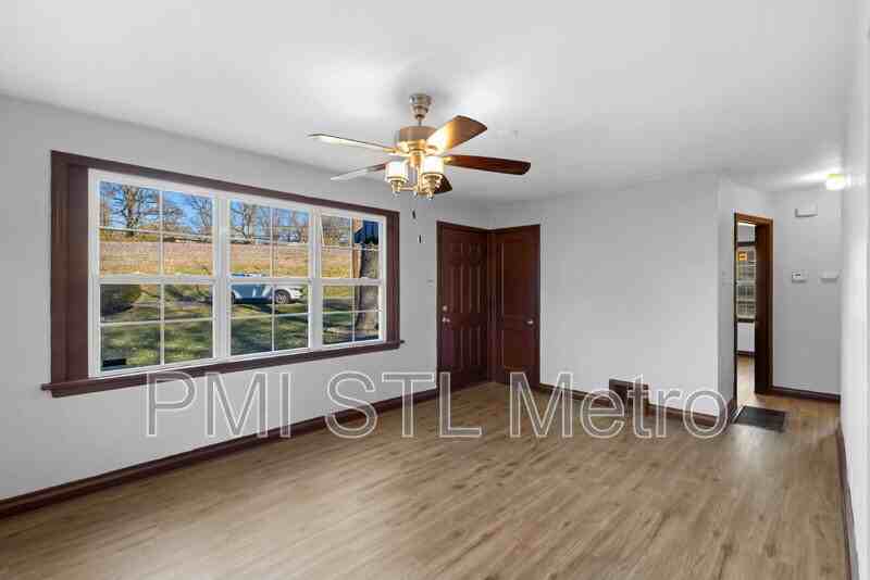 2546 Main St - Photo 2 of 10