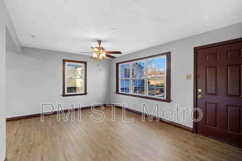 2546 Main St - Photo 3 of 10