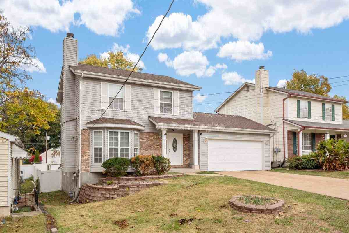 5339 Vine Ave - Photo 2 of 10