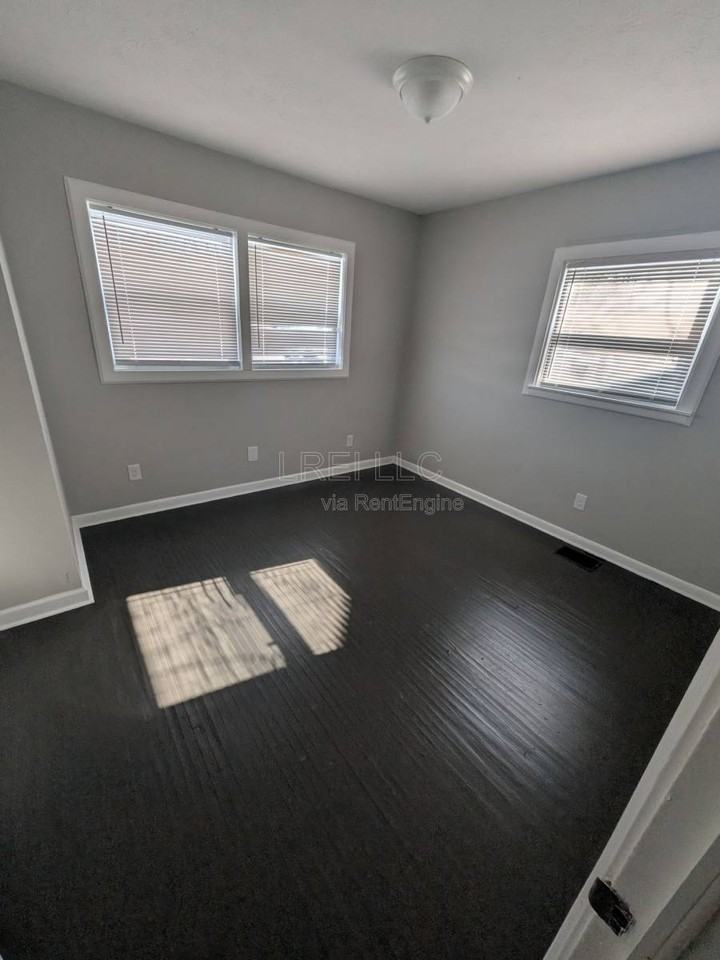 2312 S 36th St - Photo 2 of 10