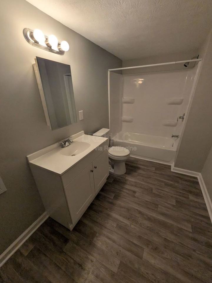 2312 S 36th St - Photo 3 of 10