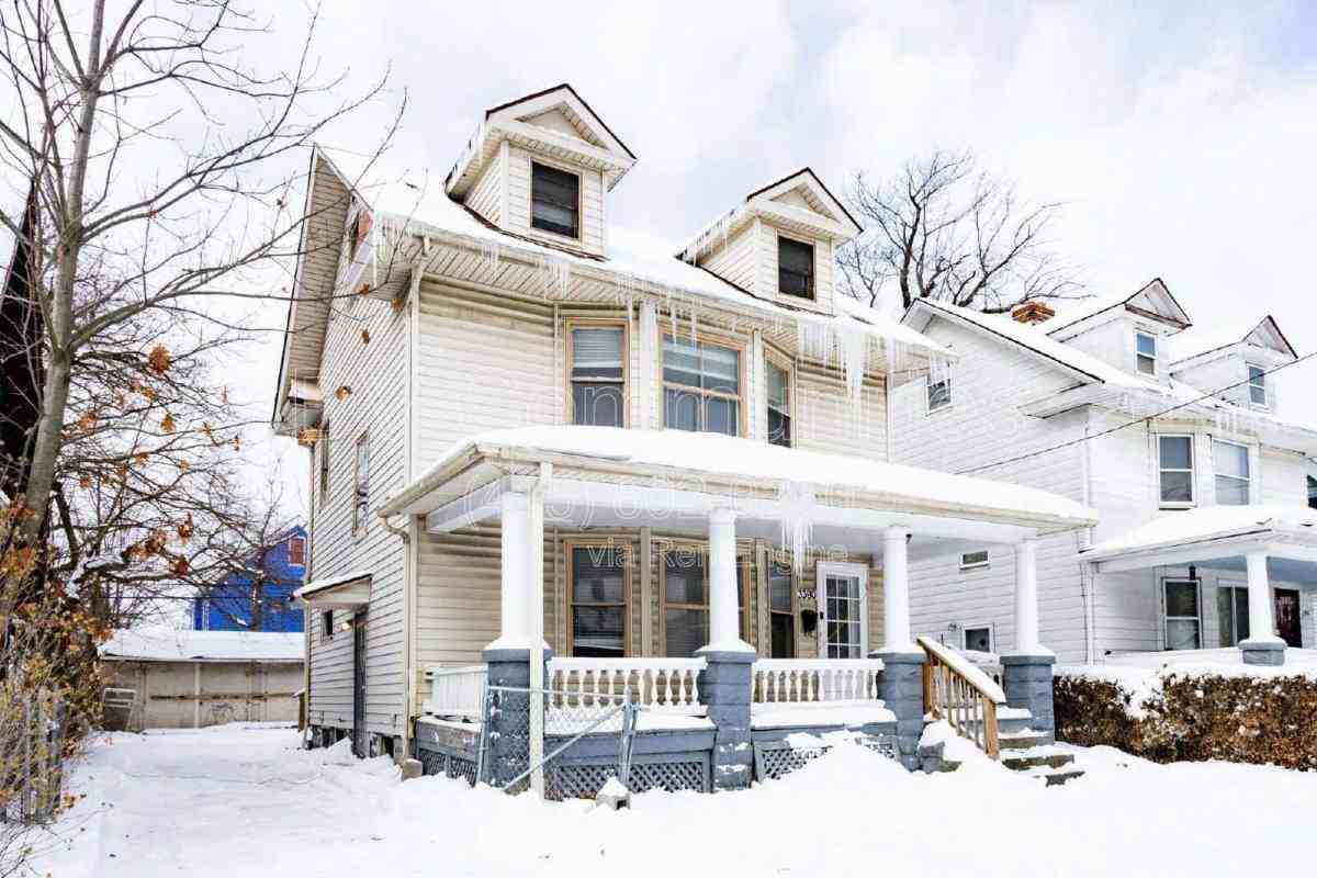 3390 E 135th St - Photo 2 of 10