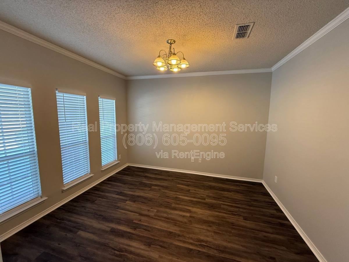 6715 91st St - Photo 2 of 10