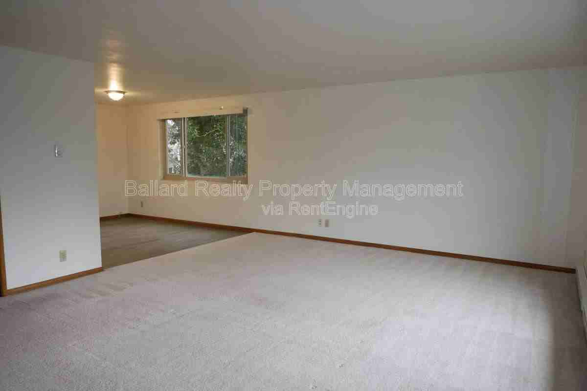 6402 11th Ave Nw - Photo 3 of 10