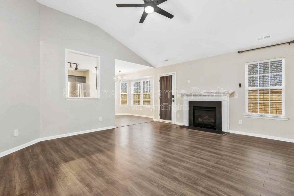 530 Stonehenge Dr - Photo 3 of 10