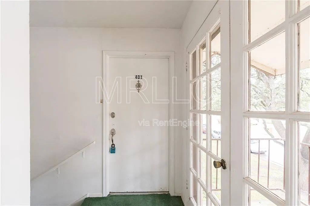 4012 Ridglea Country Club Dr #401 - Photo 3 of 10